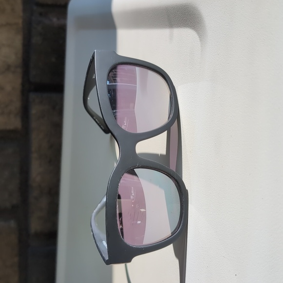 Quay Australia Sagano Classic Black Mirrored Sunglasses - Picture 2 of 8